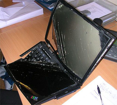 laptop vỡ nát